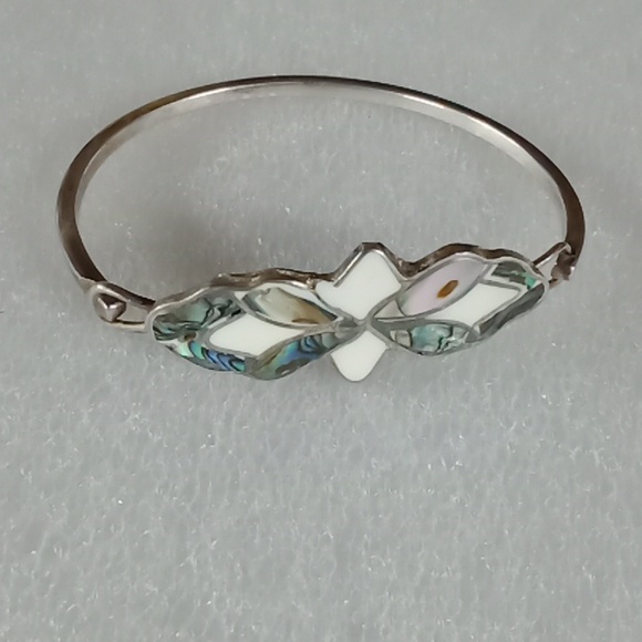 Jewelry - 🥳Silver Mother of pearl inlay 5/$20. #976